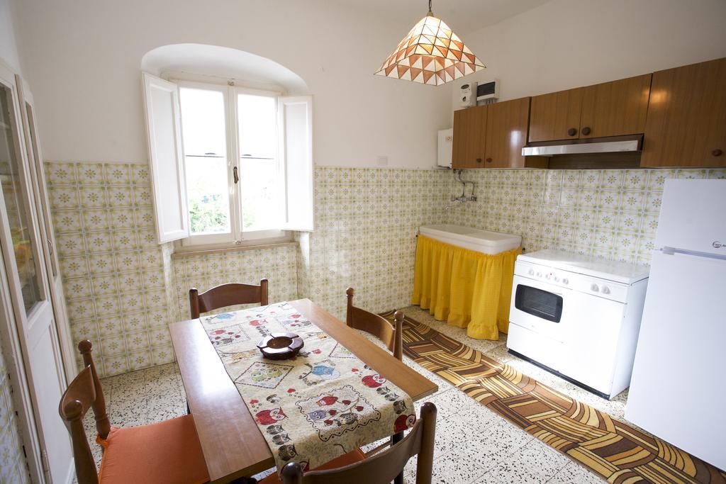 Ferienwohnung San Cerbone Porto Azzurro Zimmer foto